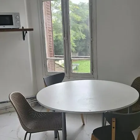 D Апартаменты *